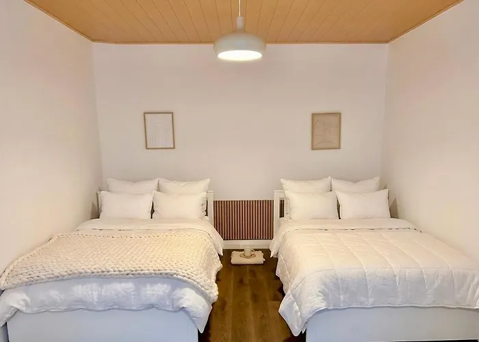 Apartment Three Bedroom Near Metro
